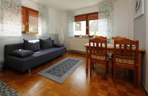 Hohenberg a.d.Eger Apartamento | Gemütliche und helle Ferienwohnung, kostenfreies WLAN, viele Freizeitangebote