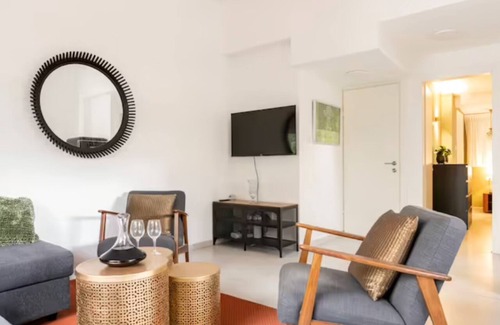 Haifa Apartamento | Gem of Haifa: Boutique Bliss on Hanassi Blvd in Carmel Center, Free Parking