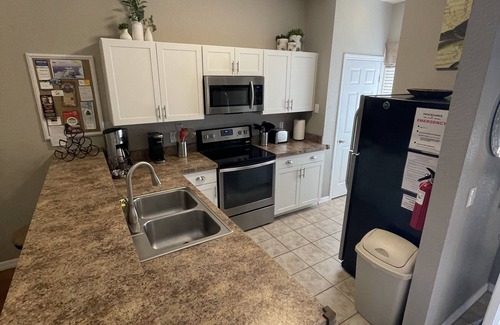 Haines City Condominio | Gema del lago Marion! Hermosa 3 dormitorios con camas King, HD e Internet