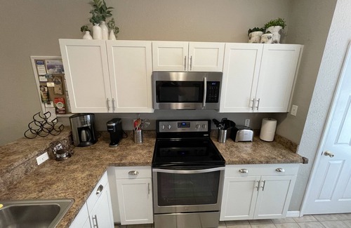 Haines City Condominio | Gema del lago Marion! Hermosa 3 dormitorios con camas King, HD e Internet