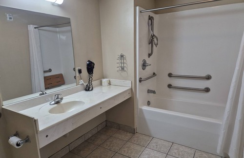 Chickamauga Hotel | General Bragg Inn & Suites By OYO Chickamauga