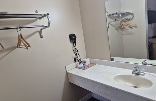 Chickamauga Hotel | General Bragg Inn & Suites By OYO Chickamauga