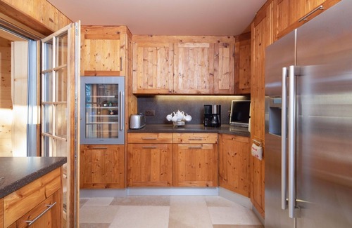 Noes Chalet De Esquí | Generous deluxe chalet walking distance to shops, restaurants & Cry D'Er lift.