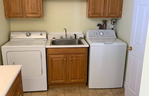 Geneva Apartamento | VHR Geneva Apartment near college 2 bedrooms