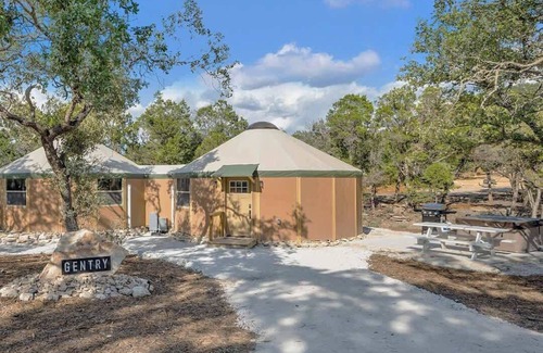Canyon Lake Cabina | Gentry: Luxe Yurt-Cabin | Canyon Lake | Hot Tub