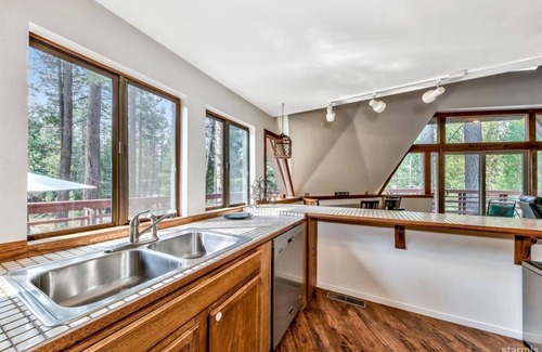 Country Club Estates Casa | Geodesic Dome Retreat in South Lake Tahoe - Monthly Rental - WFH