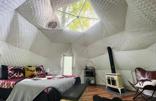 Jeffersonville Casa | Geodome 1min to Smuggler's Notch with hot tub & River