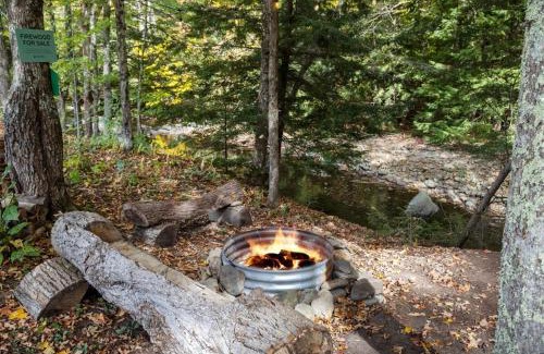 Jeffersonville Casa | Geodome 1min to Smuggler's Notch with hot tub & River
