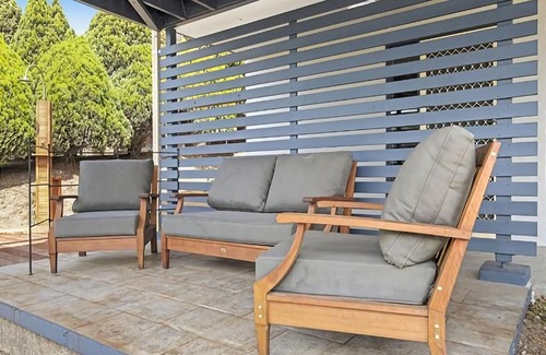 Malua Bay Casa | George Bass Drive 569 On The Beach Living managed by Batemans Bay Accom