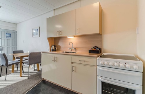 Dunedin City Centre Hotel | George Street Motel Apartments