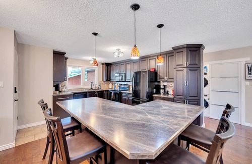 Sherwood Park Casa | Georgia - 3 BR Bungalow w/ Deck, BBQ & Near Mall