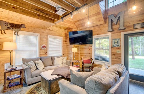 Wray Casa | Georgia Farmhouse Lake Access, Private Beach