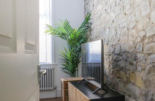 Barry Apartamento | Georgia Suite - Modern 1BR Apartment with Parking & WIFI