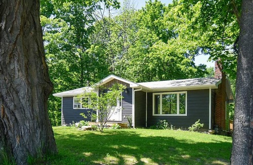 Waubaushene Casa | Georgian Bay Trail Cottage w/hot tub and fireplace