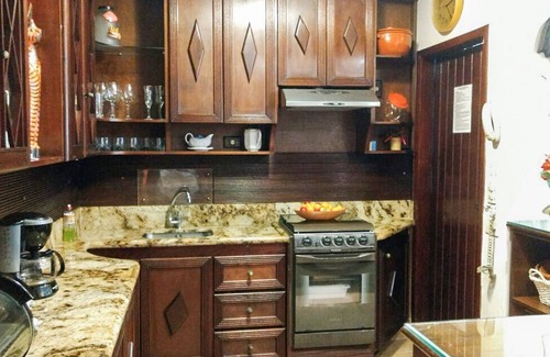 Manguinhos Condominio | PLAYA DE GERIBÁ! MARAVILLOSA CASA EN CONDOMINIO FRENTE AL MAR.