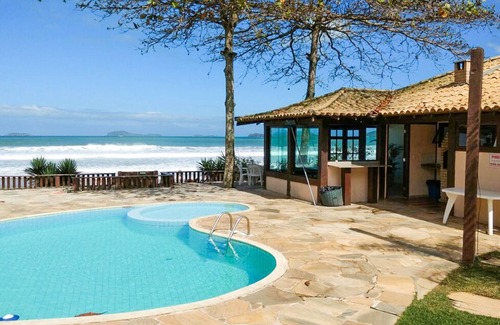 Manguinhos Condominio | PLAYA DE GERIBÁ! MARAVILLOSA CASA EN CONDOMINIO FRENTE AL MAR.