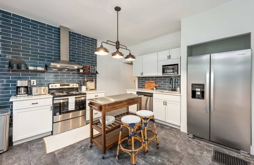 German Village Casa | German Charm Suites Sleeps 8!