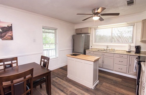 Pottsboro Casa | Relax and Reconnect at Lake Texoma Lodge - Tranquil Setting Near Marinas and Choctaw Casino!