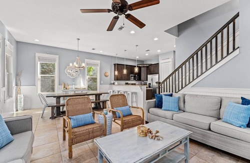 Gulf Place Cabaña | Get away to the beach & 30A Gulf Place dining! Heated community pool!