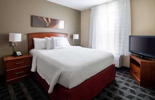 Renton Hotel | Get Ready for a Blissful Getaway! Near Gene Coulon Memorial Beach Park