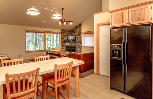 Ronald Casa | ¡Obtén ofertas especiales en el puesto avanzado de Owen! El mejor valor con acceso a la piscina de verano