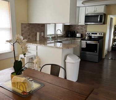 New Bern Casa | Getaway Country Cottage -Entire House w/Fireplace
