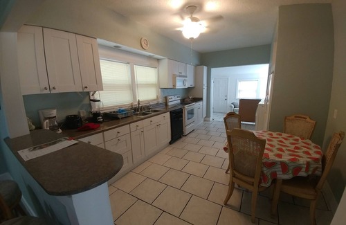 New Smyrna Beach Casa | Escapada New Smyrna Beach, sol, piscina, compras.