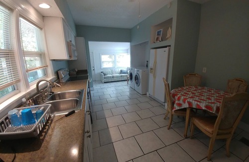 New Smyrna Beach Casa | Escapada New Smyrna Beach, sol, piscina, compras.