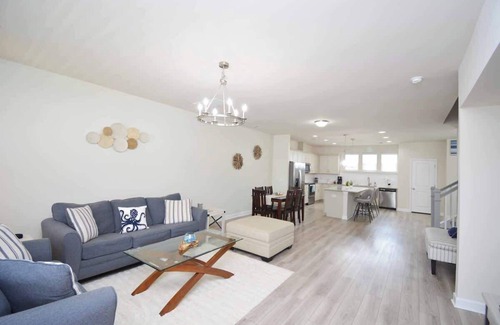 Johns Island Casa | Getaway on McLernon - Top Notch Mid Term Stay