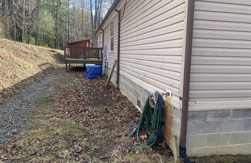 Gap Mills Casa | GETAWAY! Peaceful Lodge 20 acres of private land, Trout Pond, stream on site