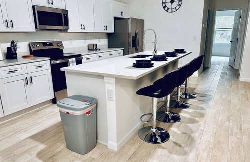 Sanford Casa | Getaways, your way! Spacious & Modern 3BR, 2BA