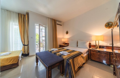 Kaluđerac Casa | GH Leonardo - Habitación triple con balcón