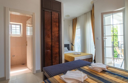 Kaluđerac Casa | GH Leonardo - Habitación triple con balcón