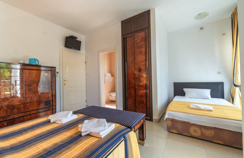 Kaluđerac Casa | GH Leonardo - Habitación triple con balcón