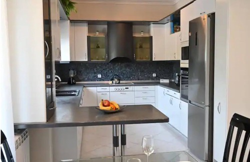 Petaloudes Villa | GianAngelo Holiday Villa, άνετη οικογενειακή βίλα με gym room