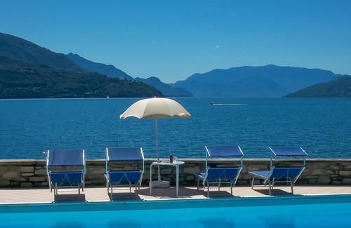 Domaso Apartamento | GiardinoLago Azzurro Holiday flat on the lake with pool