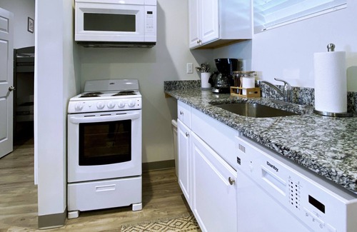 Five Points Condominio | Giddy Up in East Suites! 4 bd/ 2 ba! Walk everywhere in East Nash!