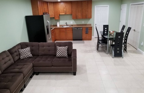 Clarksburg Casa | El lujoso apartamento 1600 SF recientemente remodelado de Gigi