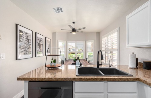 Gilbert Casa | ¡Vacaciones con estilo en este renovado alquiler 5 estrellas en Gilbert, AZ!