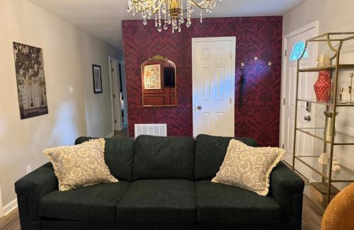 Savannah Casa | Gilded Magnolia Hideout, Sleeps8, Hot Tub, pet friendly