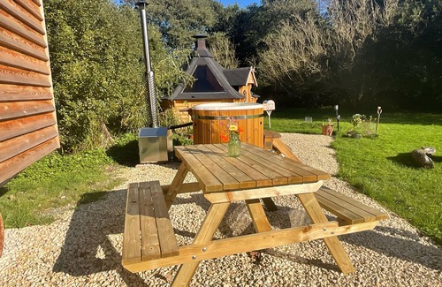 Helford Passage Cabina | Gillan Creek Retreat is set in a private meadow on the Lizard Peninsula