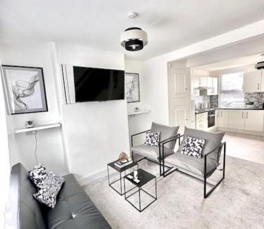 Gillingham Casa | Gillingham 4 bed Guest House