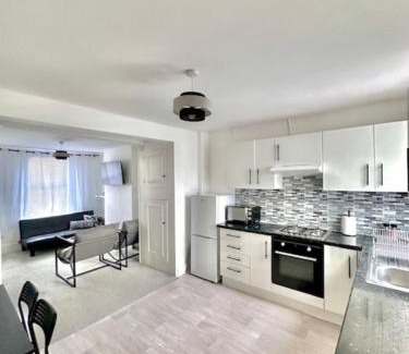 Gillingham Casa | Gillingham 4 bed Guest House