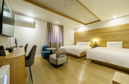 Gimhae Hotel | Gimhae Samgye Show