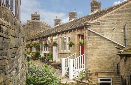 Ainley Top Casa | Ginnel Corner
