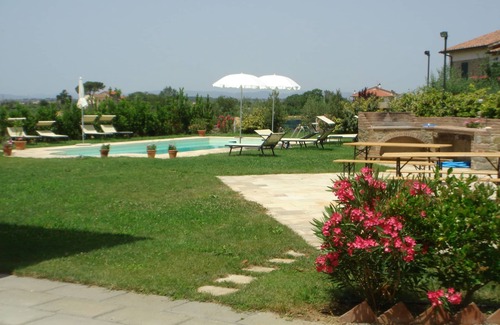 Cortona Apartamento | Girasole es un apartamento independiente con una gran piscina, wifi gratis y estacionamiento
