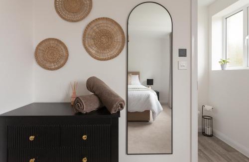 Runcorn Casa | Girton - Great for Contractors