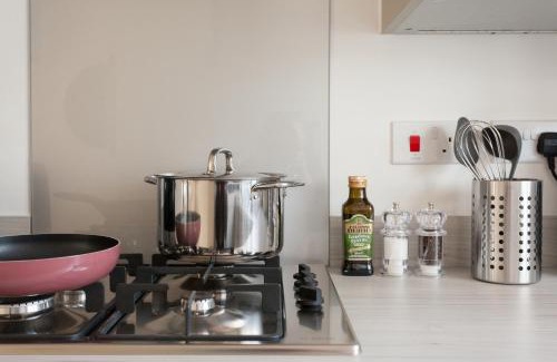 Runcorn Casa | Girton - Great for Contractors