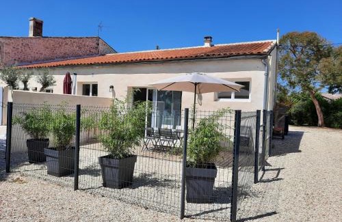 Balanzac Apartamento | Gite 4 personnes avec piscine entre Saintes et Royan