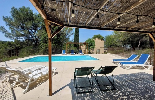 Mimet Casa | CASA CON PISCINA entre Aix y Marsella. Zona tranquila, bosque de pinos.